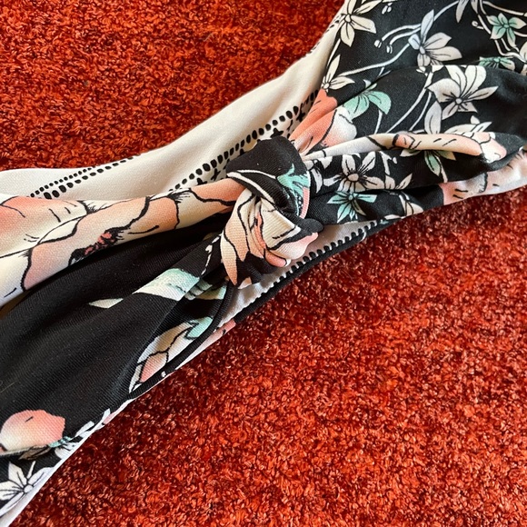 NWOT Reversible Rip Curl Bra-style Bikini - Picture 3 of 4